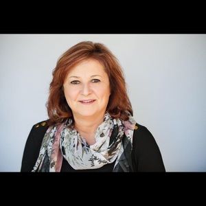 Meet your Posher, Debra